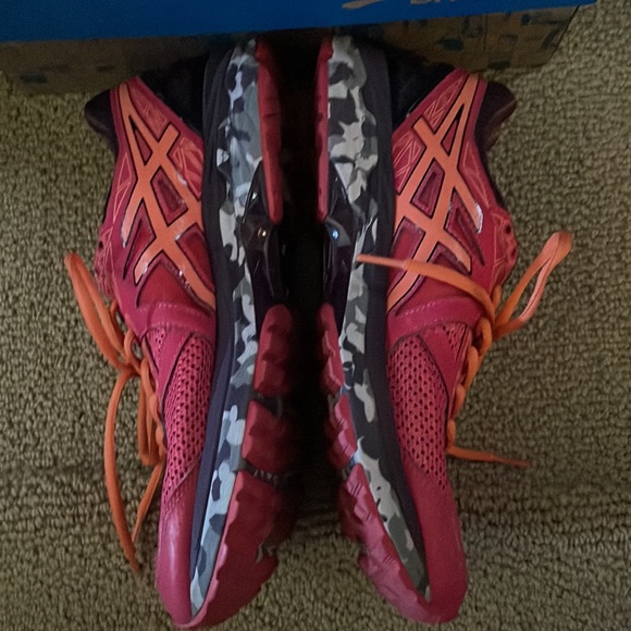 Asics womens 9.5. VERY CLEAN - Picture 5 of 6